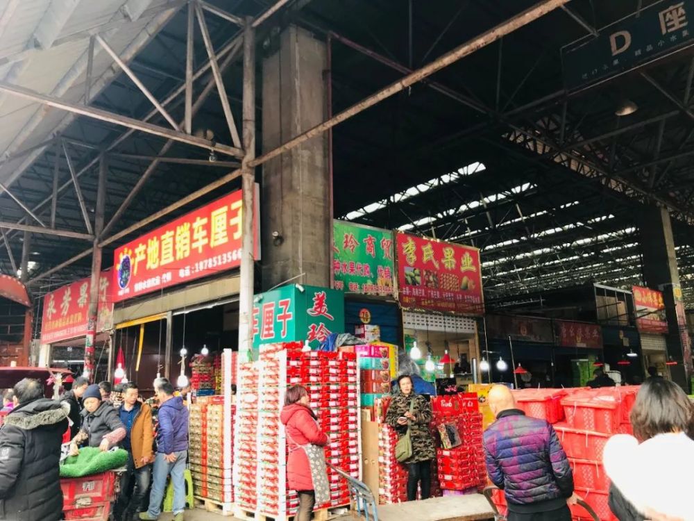 红果县百货批发市场的繁荣与发展